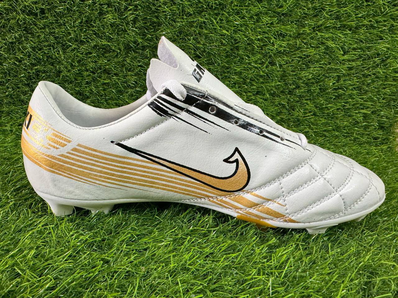 Gega football boot for hard groud